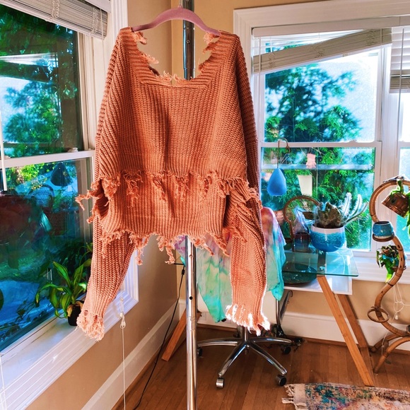 Distressed Cropped Gemini Sweater 🥰 V Neck - Picture 5 of 11